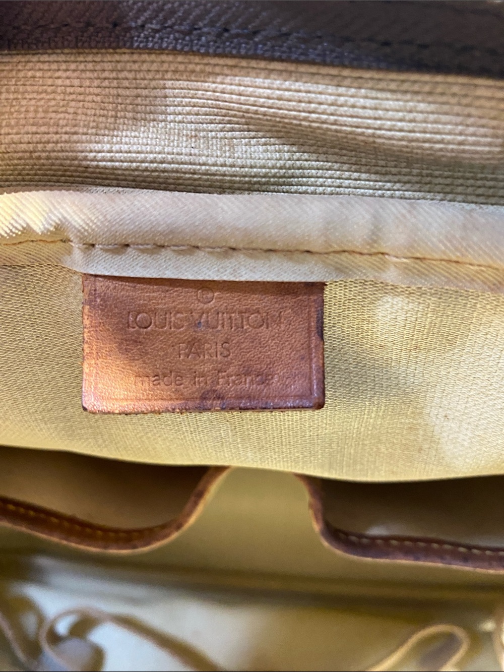 Authentic Louis Vuitton Deauville Monogram Boston Handbag - Picture 11 of 17